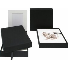 Photo box black linen with 10 mounts 13x18 cm