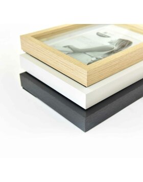 Accent wood picture frame Aura 24x30 cm black